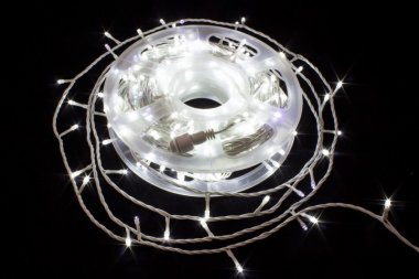 Фотография товара 'Winner Нить-ПВХ 400 Led БЕЛЫЙ 40м. flash-w; пров-бел 2мм, соединяется, IP 54'